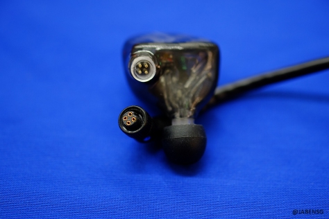 A close look of the brand new 4-pin connector used on the Roxanne